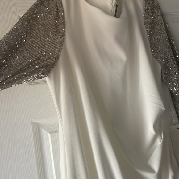 Gown - Picture 4 of 4